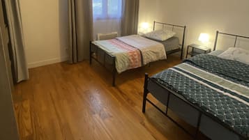 2 slaapkamers, een strijkplank/strijkijzer, reisbedje, gratis wifi