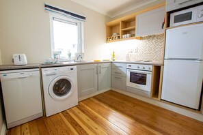 Fridge, dishwasher, cookware/dishes/utensils, freezer