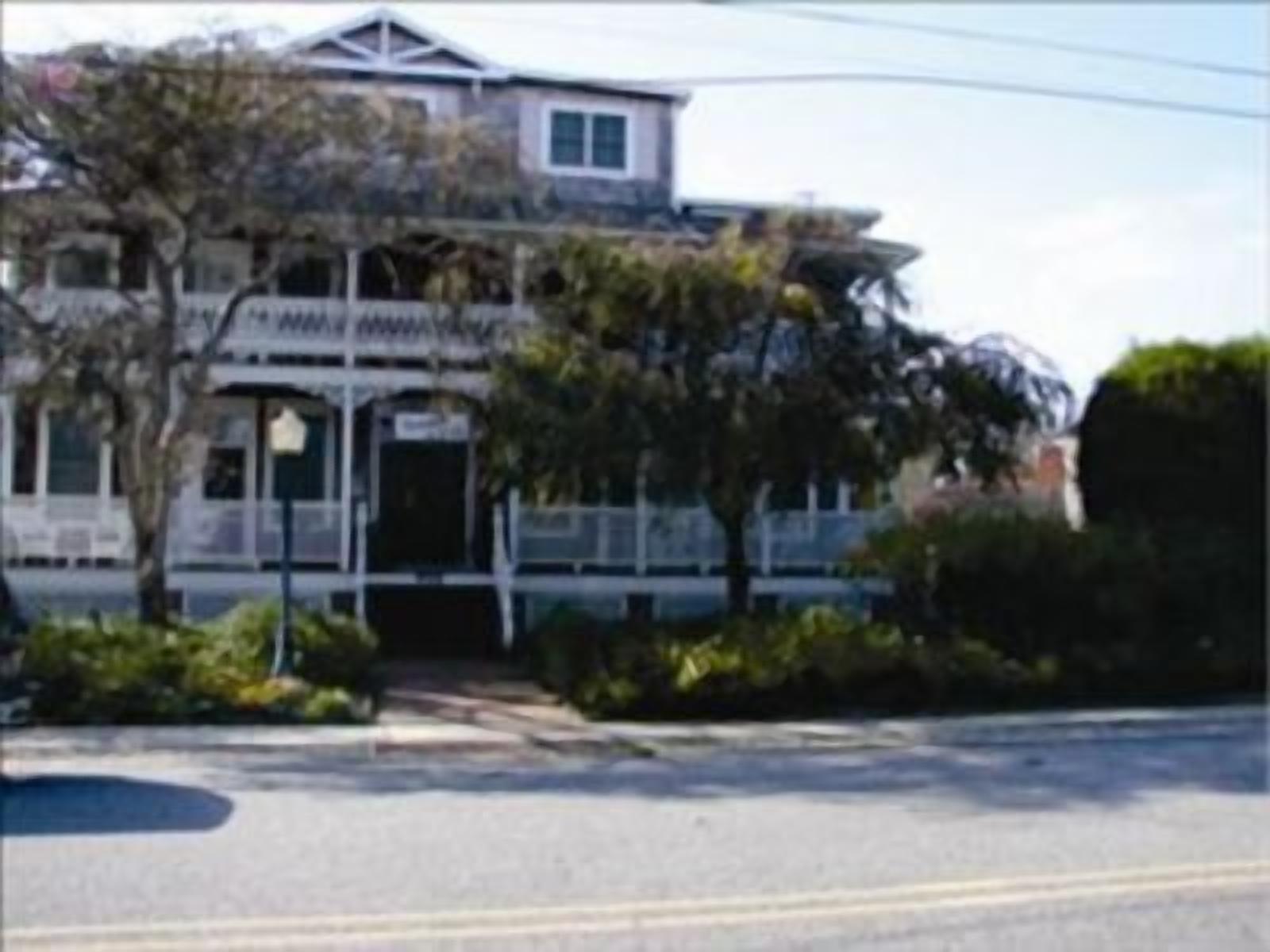 Beach block! Take your morning coffee up to the beach and enjoy the early morning sea breeze.