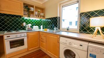 Fridge, dishwasher, cookware/dishes/utensils