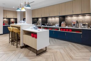 Petit déjeuner buffet compris