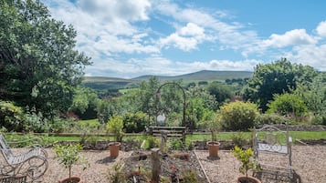 Cottage | Property grounds