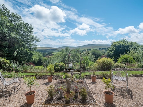 Cottage | Property grounds