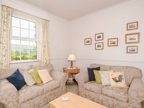 Cottage | Living room | DVD player - Brokan @ Fourwinds (Okehampton)