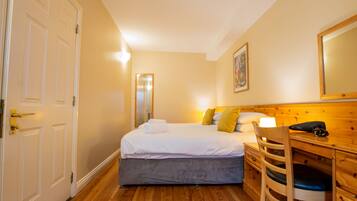 2 bedrooms, travel cot, WiFi, bed sheets