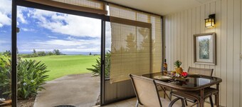 WAIKOLOA VILLAGE CONDO#E10: GOLF COURSE FRONTAGE, OCEAN VIEWS, GREAT STUDIO!