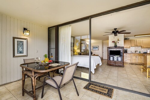 WAIKOLOA VILLAGE CONDO#E10: GOLF COURSE FRONTAGE, OCEAN VIEWS, GREAT STUDIO!