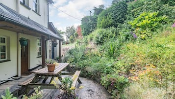 Cottage | Property grounds