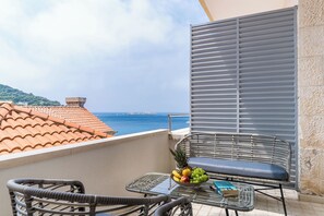 Comfort Twin kamer, balkon, uitzicht op baai | Terras