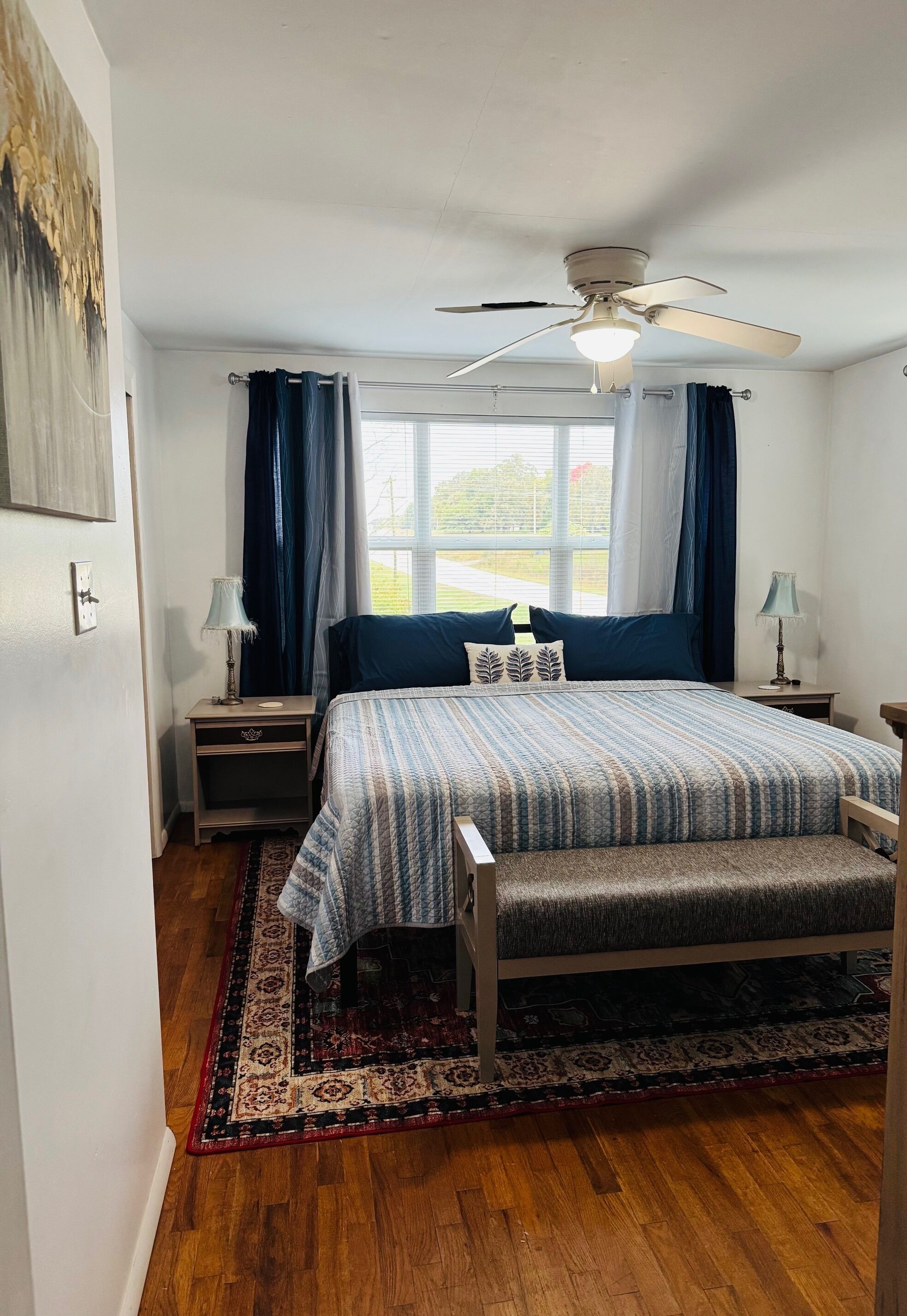 3 soverom, skrivebord, strykejern/-brett og wi-fi (inkludert)