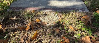 Clean, comfy and cute farmhouse between Joplin and Neosho, easy access to I-49.