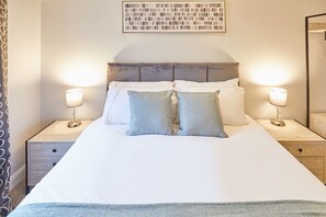 2 slaapkamers, luxe beddengoed, een strijkplank/strijkijzer, internet