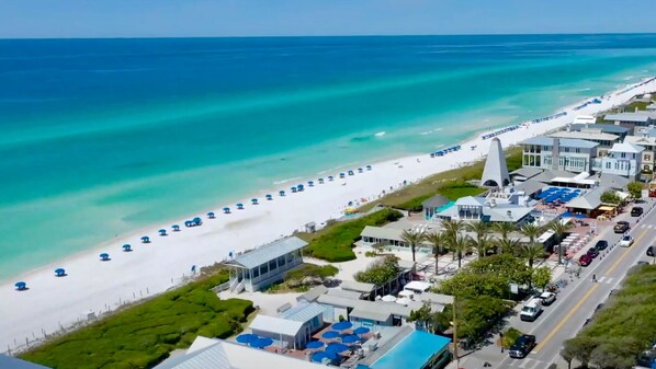 Beach nearby - Historic The Court Boutique Hotel in SeasideFL– Walk to Beach + 2 Bikes (Santa Rosa Beach)