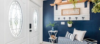 Luxury a block and half from the beach, pet and family-friendly