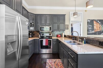 Game Day Getaway - 1 Block to Dickson-Walk to UofA