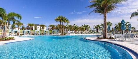 Alberca al aire libre y alberca climatizada