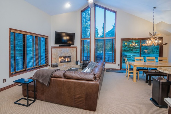 House, 4 Bedrooms | Living area | Smart TV