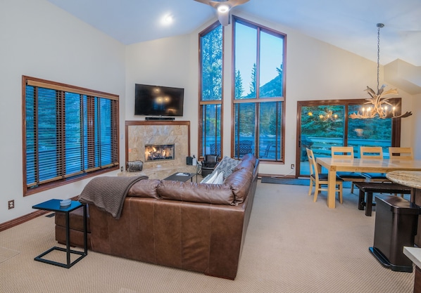 House, 4 Bedrooms | Living area