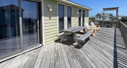 Southern Star 5 Bedroom Cottage by RedAwning