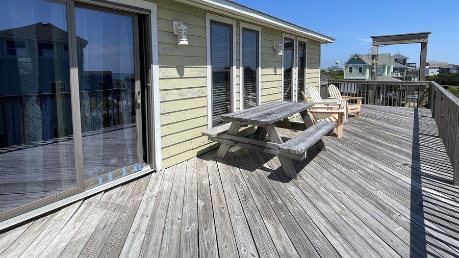 Southern Star 5 Bedroom Cottage by RedAwning