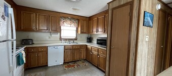 Southern Star 5 Bedroom Cottage by RedAwning