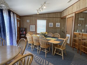 Cottage, 5 Bedrooms | Dining