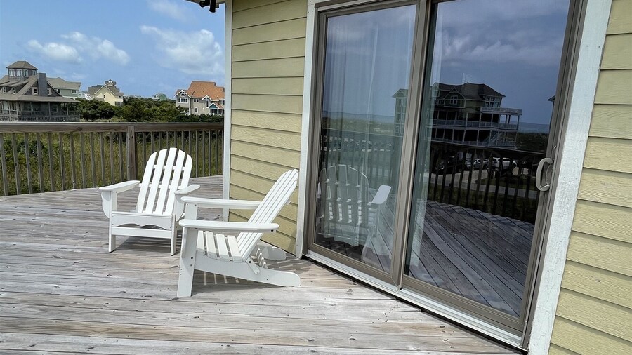 Southern Star 5 Bedroom Cottage by RedAwning