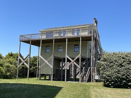 Southern Star 5 Bedroom Cottage by RedAwning
