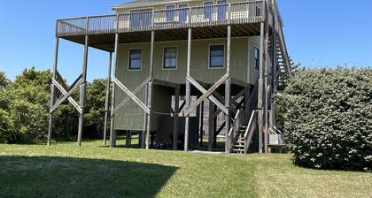 Southern Star 5 Bedroom Cottage by RedAwning