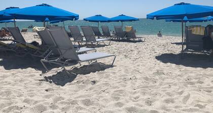 Beautiful Exclusive Nearly Waterfront Cottage