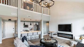 Smart-TV, Kamin, Arbeitsbereiche