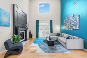 Smart TV, ping pong, stereo