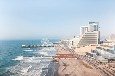 Huge Beachfront Condo | CozySuites at Showboat