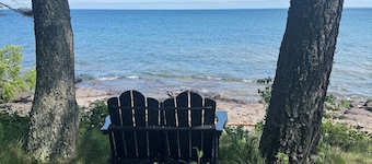Lake Front North Shore Cottage.