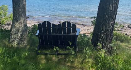 Lake Front North Shore Cottage.