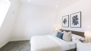 1 bedroom, desk, iron/ironing board, WiFi