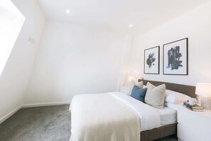 1 chambre, bureau, fer et planche à repasser, Wi-Fi