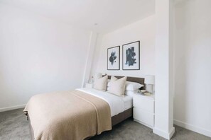 1 bedroom, desk, iron/ironing board, WiFi - Modern 1BED Top Floor Apartment in Central Ipswich (Ipswich)