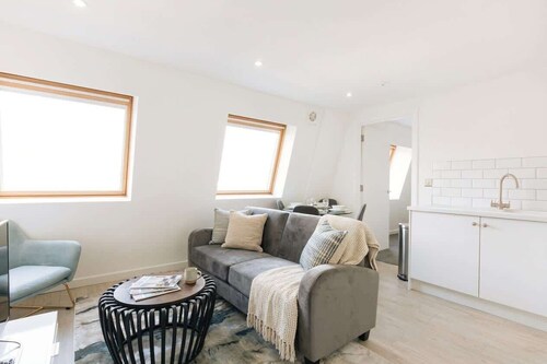 Modern 1BED Top Floor Apartment in Central Ipswich