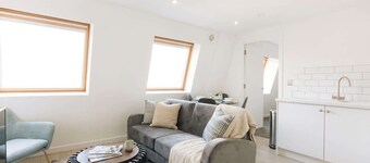 Modern 1BED Top Floor Apartment in Central Ipswich