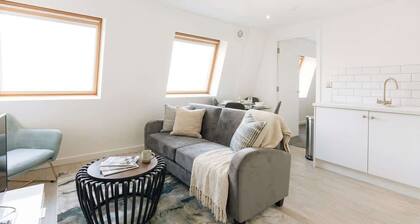 Modern 1BED Top Floor Apartment in Central Ipswich