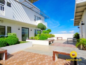 Terrace/patio - Poolside Condo | 50 Mbps Internet | Infinity Pool (Cebu City)