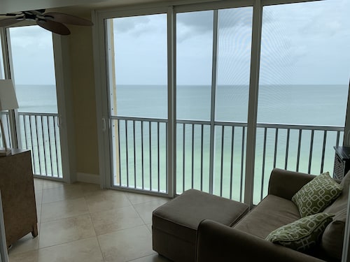 Beautiful Beach Front Condo (renovated)