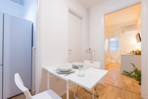 City Apartment, 1 Double Bed with Sofa bed | Dining room