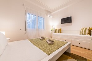 City Apartment, 1 Double Bed with Sofa bed | 1 bedroom, iron/ironing board, free WiFi