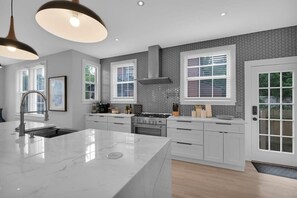 Unclassified image, 4 of 41, button