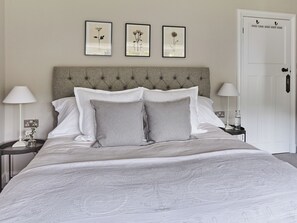 3 bedrooms, free WiFi, bed sheets - 3 bedroom accommodation in Llangollen (Llangollen)