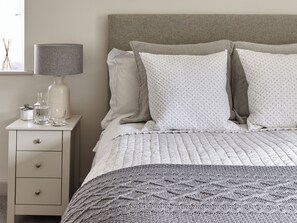 3 bedrooms, free WiFi, bed sheets - 3 bedroom accommodation in Llangollen (Llangollen)