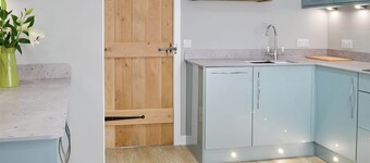 A unique cottage in a fabulous seaside village.