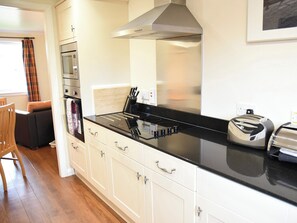 Horno, lavavajillas y congelador 